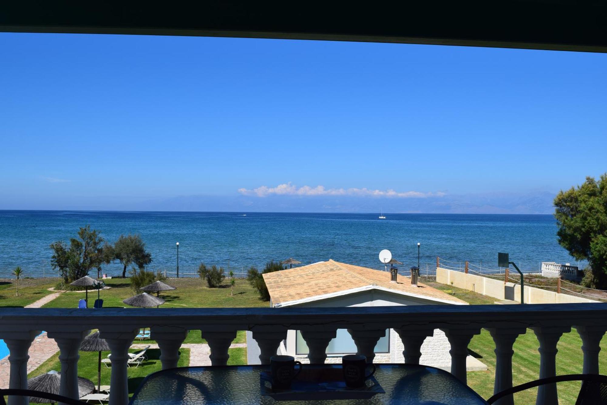 S&C Kosmos Beach Resort Roda  Exterior photo